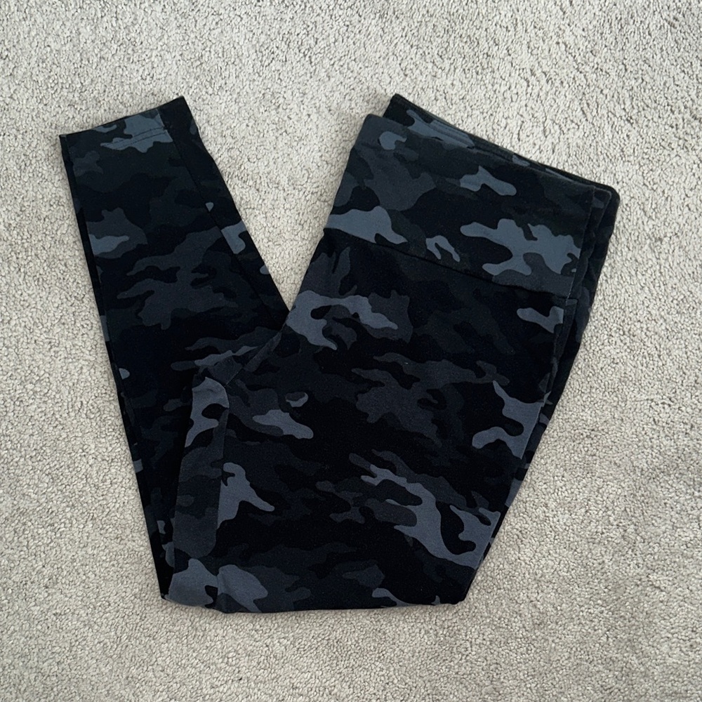 Terra & Sky Charcoal and Light Gray Camouflage Leggings